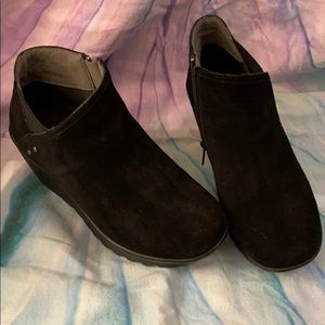 Skechers wedge leather bootie